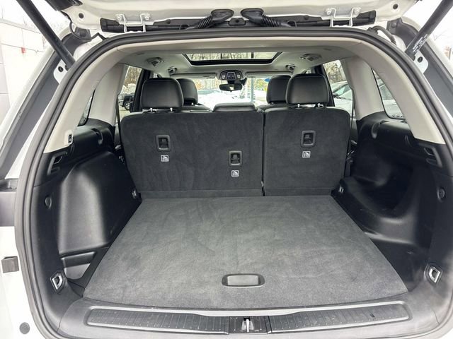 Used 2023 Jeep Grand Cherokee Limited w/ Black Appearance Package AWD/4WD image 14