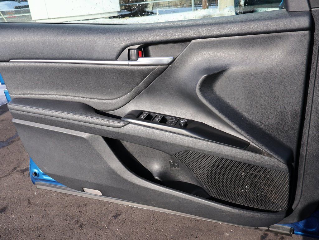 Used 2018 Toyota Camry XSE image 29