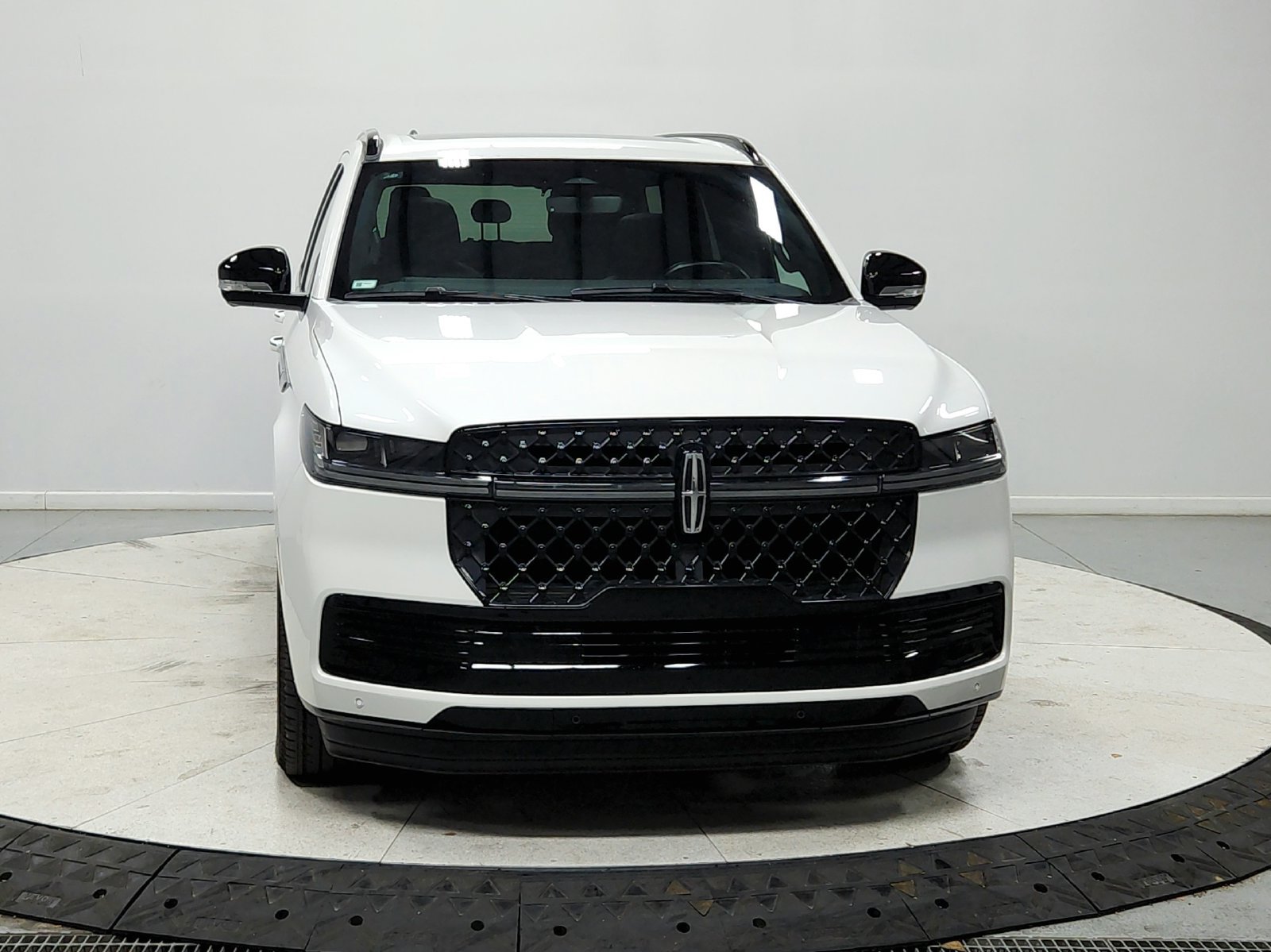 Used 2026 Lincoln Navigator Reserve w/ Jet Appearance Package AWD/4WD image 3
