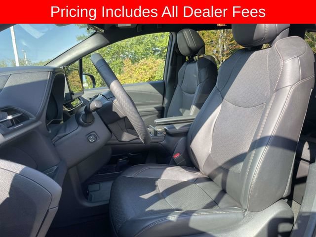 Used 2025 Toyota Sienna Platinum AWD/4WD image 23