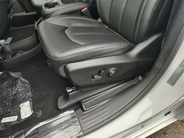 New 2026 Chrysler Pacifica Select image 14