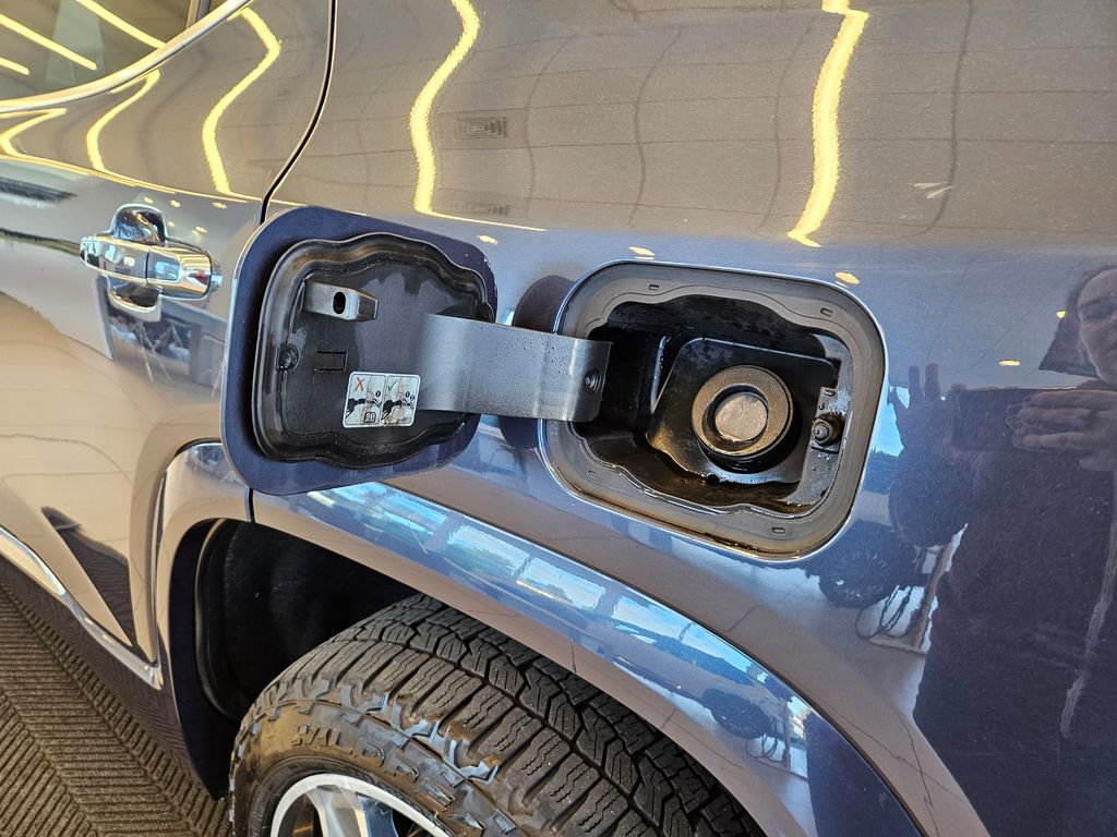 Used 2018 GMC Acadia Denali w/ LPO, Cargo Package image 32