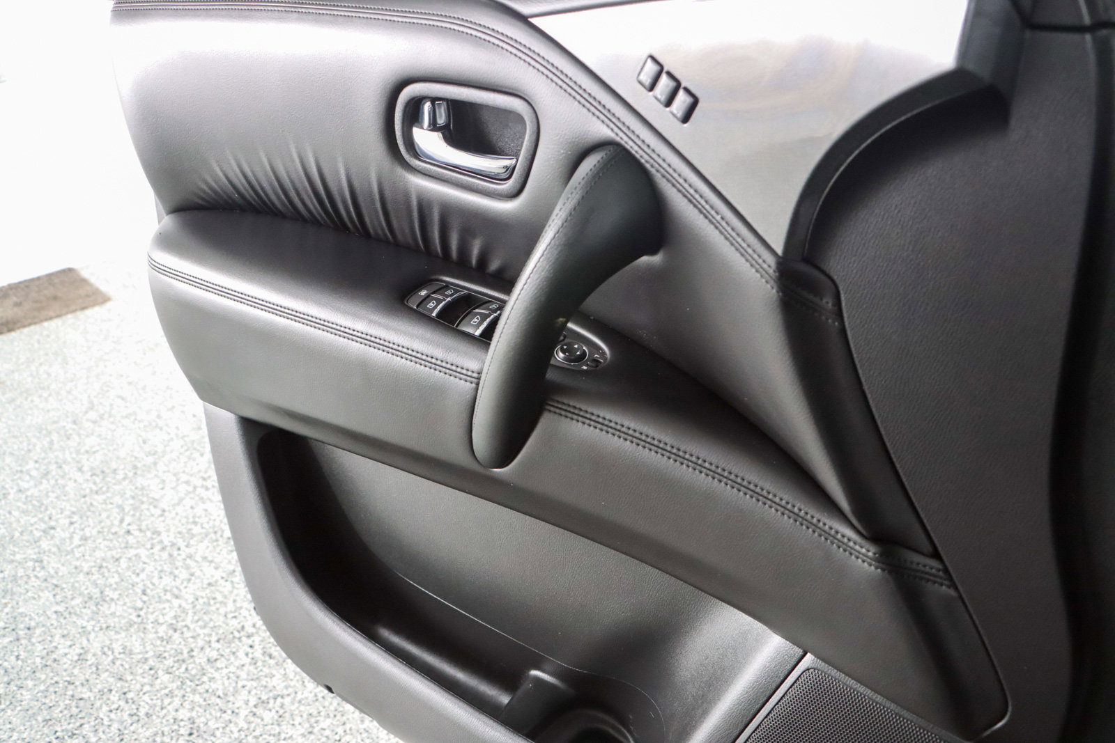 Used 2022 Nissan Armada SL w/ Midnight Edition Package image 23