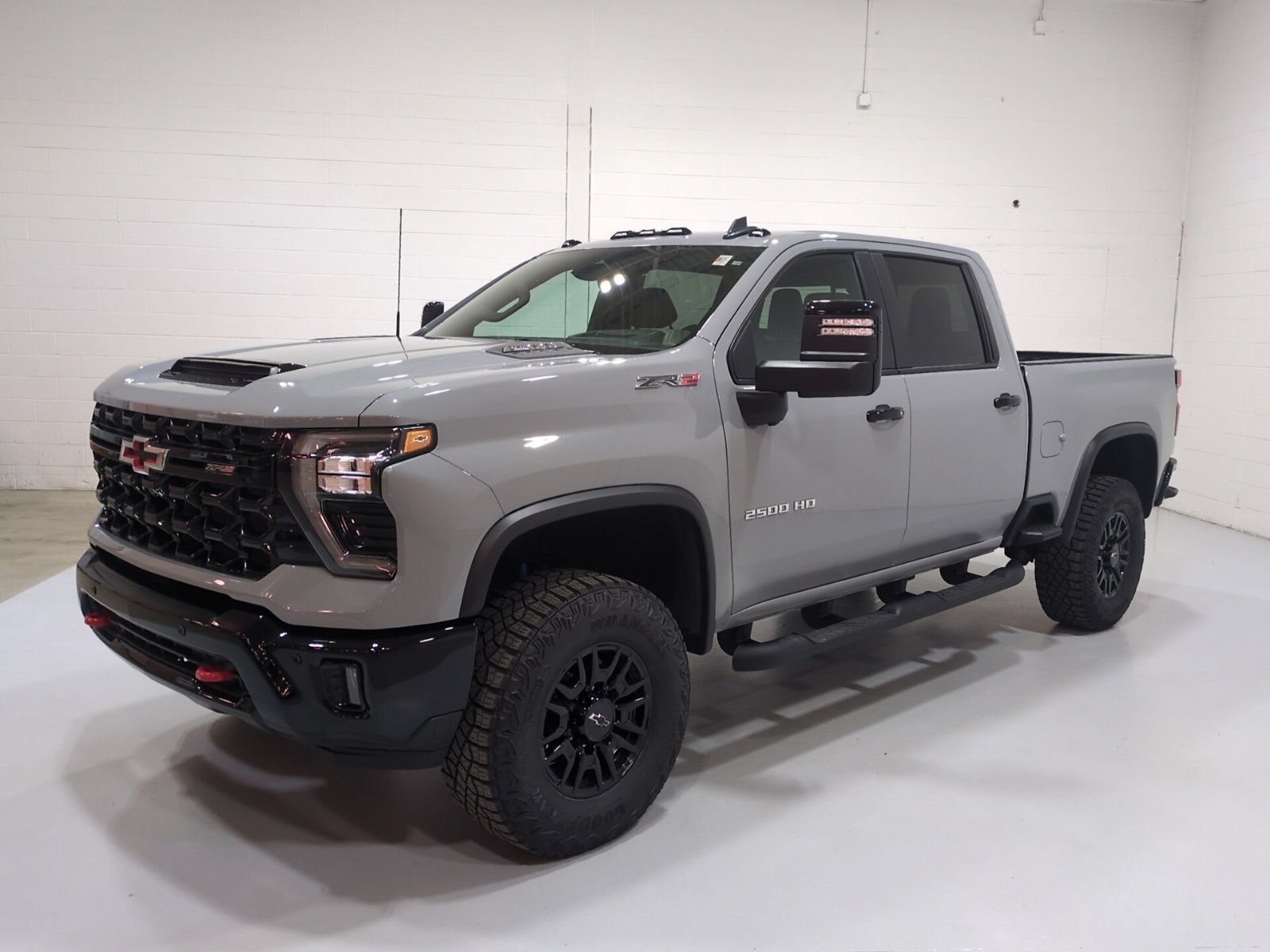 Used 2025 Chevrolet Silverado 2500 ZR2 w/ Technology Package AWD/4WD image 7
