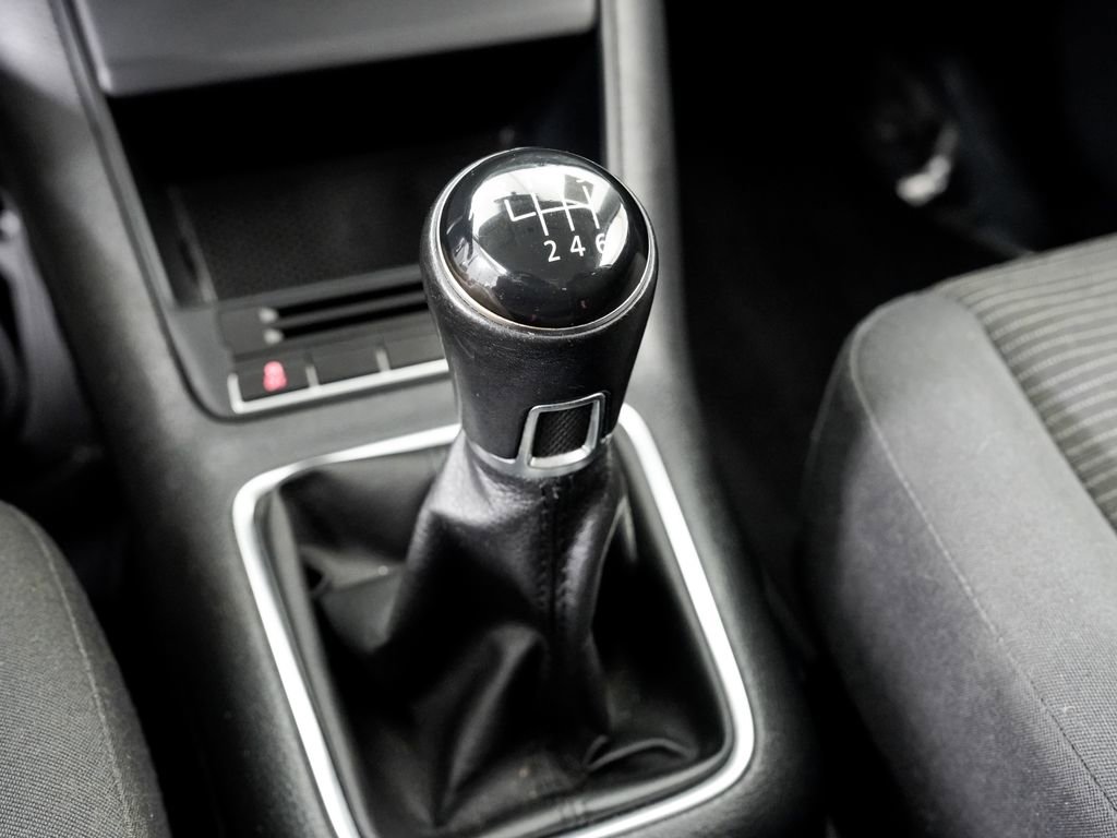 Used 2013 Volkswagen Tiguan S image 18