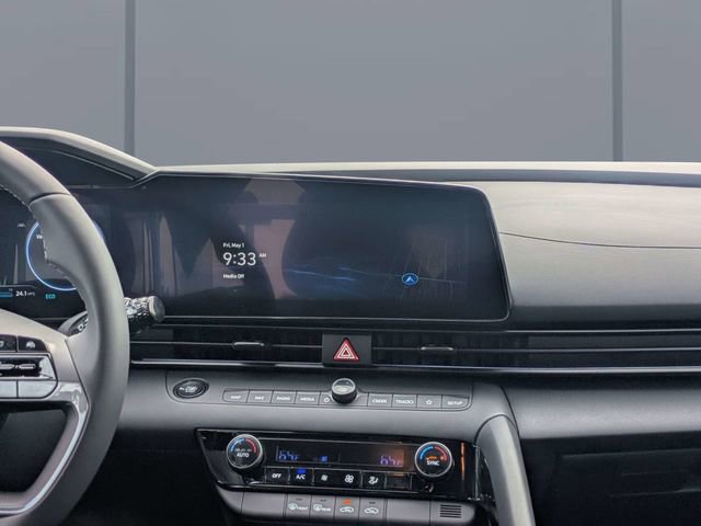 Used 2025 Hyundai Elantra SEL FWD image 17