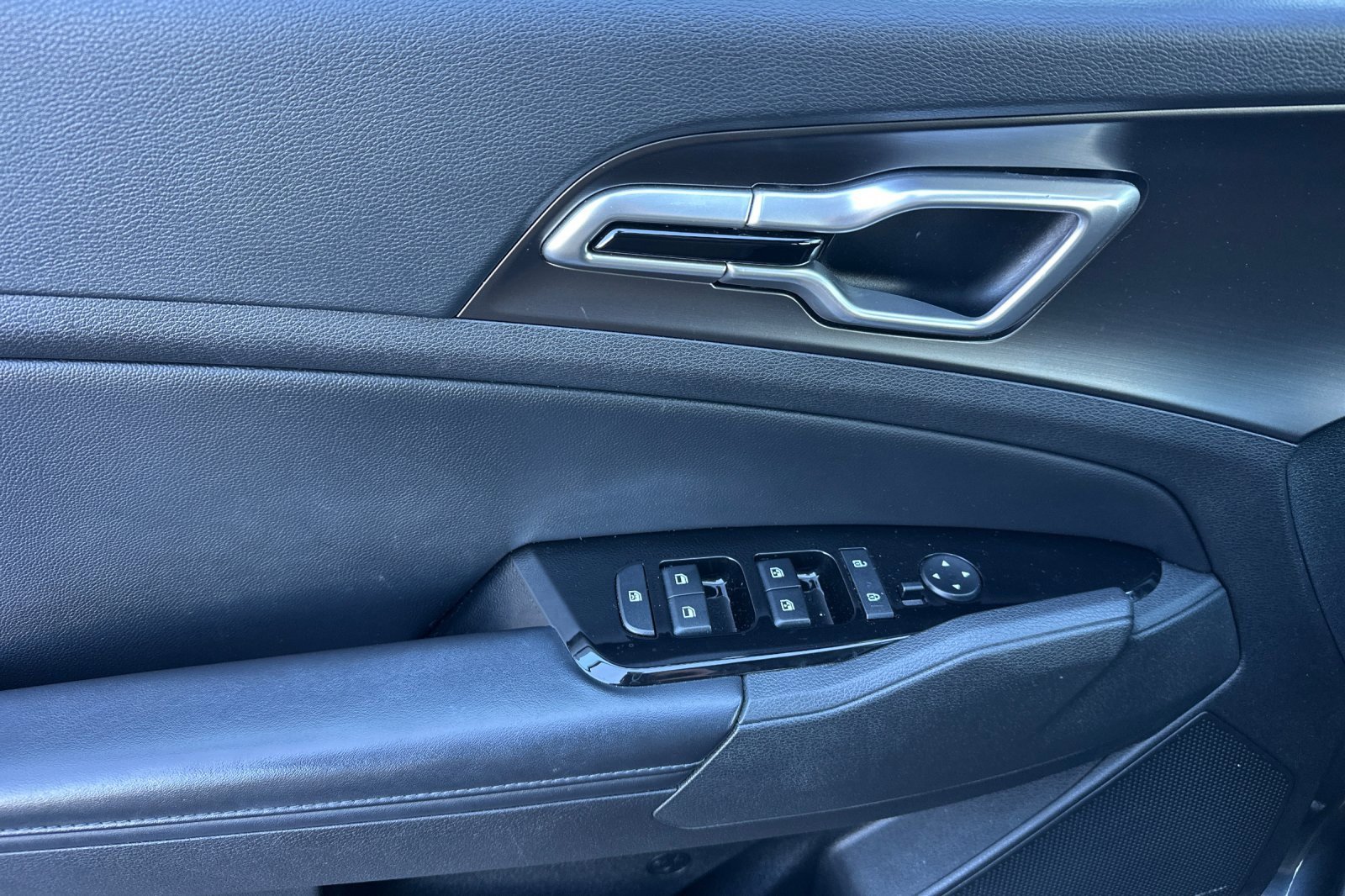 Used 2023 Kia Sportage EX image 8