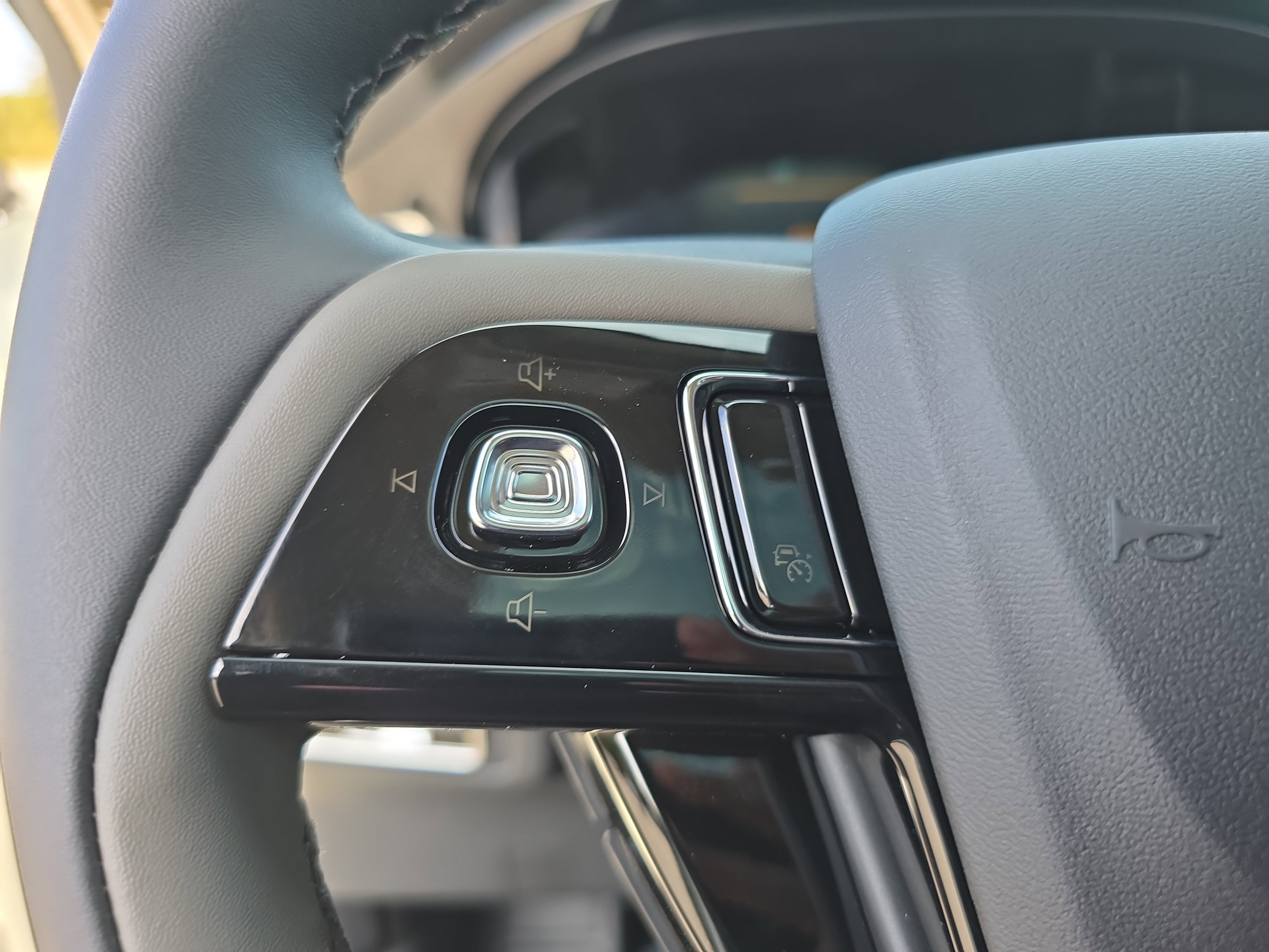 New 2026 Lincoln Corsair Premiere image 16