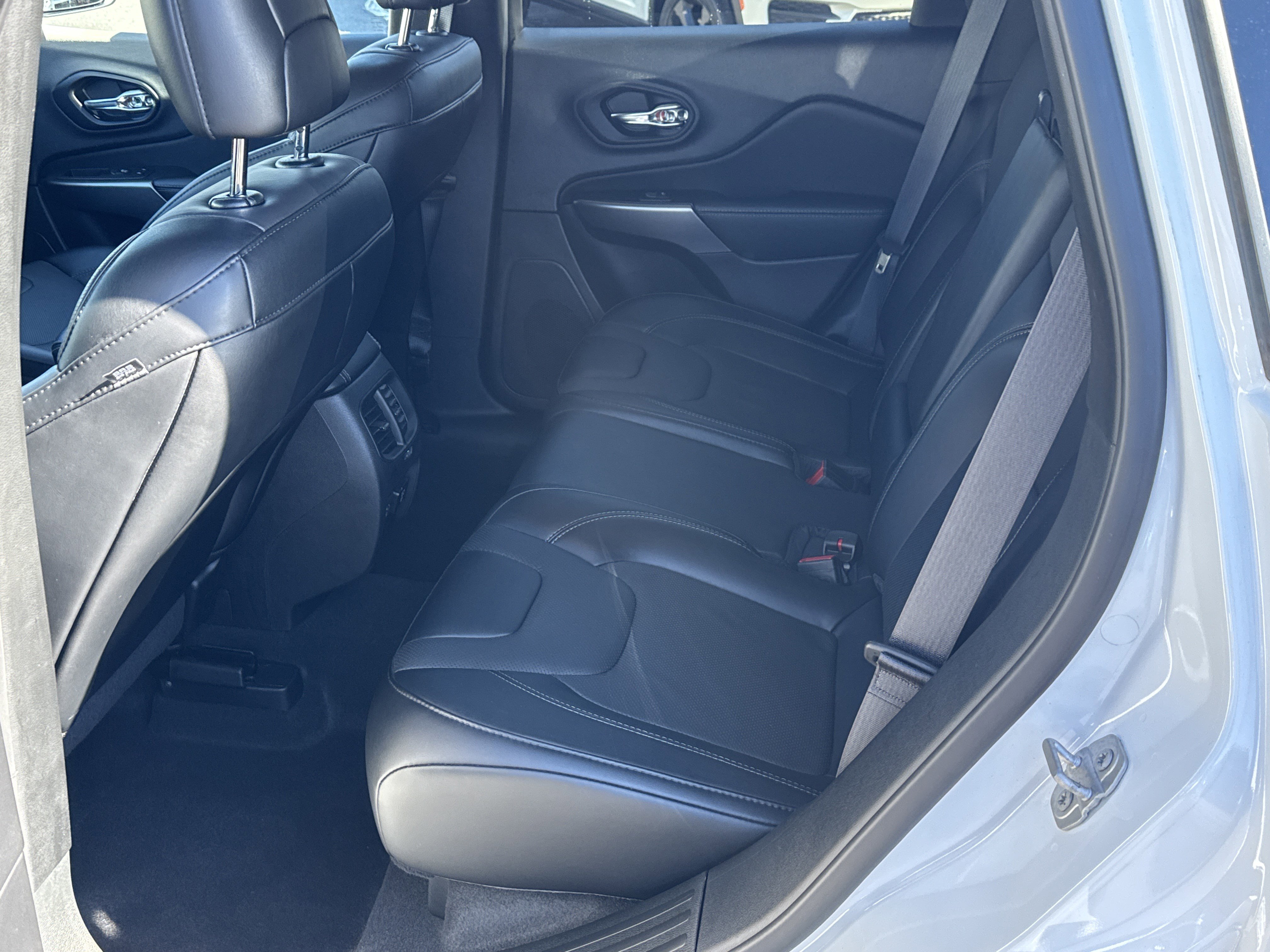 Used 2022 Jeep Cherokee Latitude Lux image 27