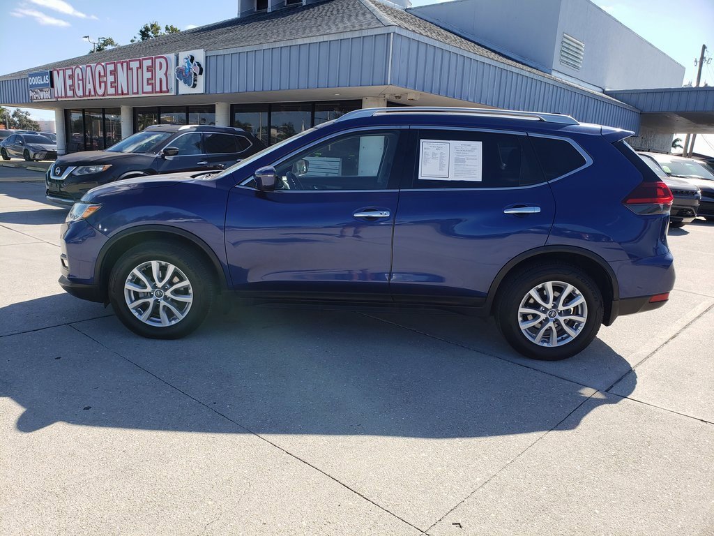 Used 2019 Nissan Rogue SV image 2