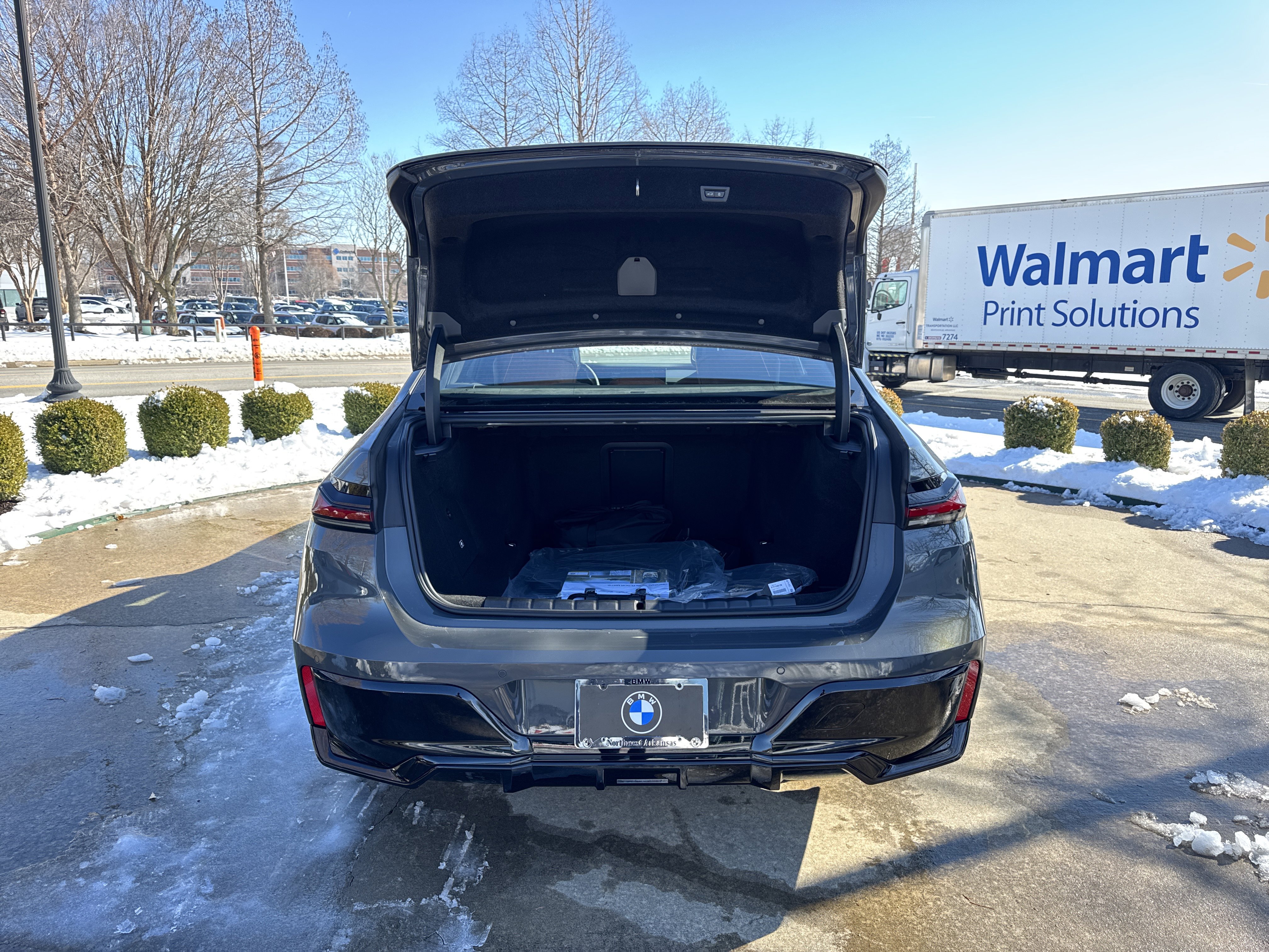 New 2026 BMW 750e xDrive w/ Luxury Rear Seating Package AWD/4WD image 24