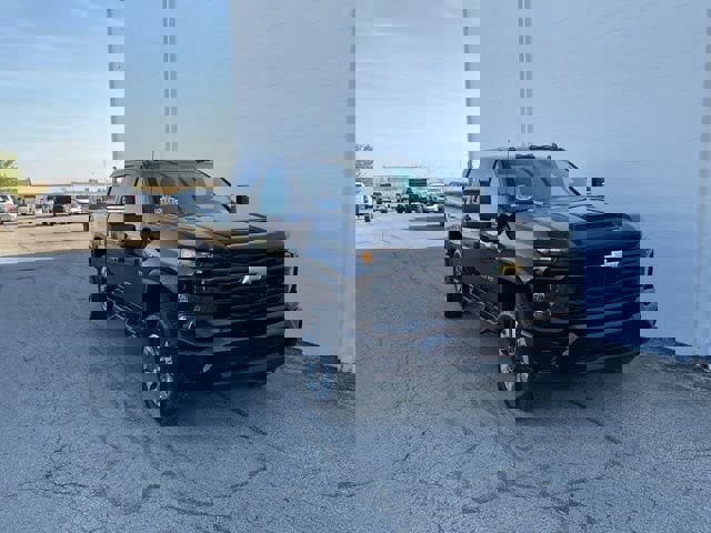 Used 2024 Chevrolet Silverado 2500 Custom w/ Custom Value Package image 1