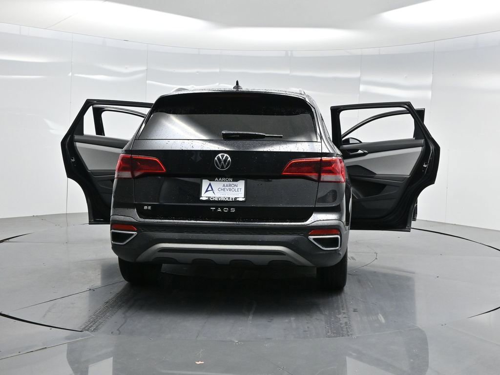 Used 2023 Volkswagen Taos SE w/ Panoramic Sunroof Package image 55