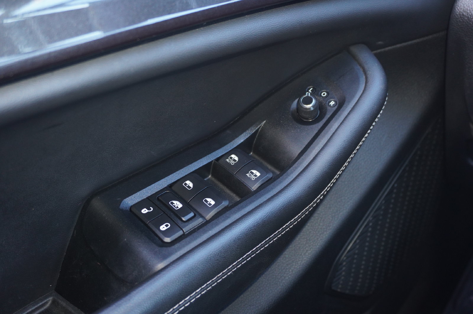 Used 2023 Jeep Grand Cherokee Altitude AWD/4WD image 15