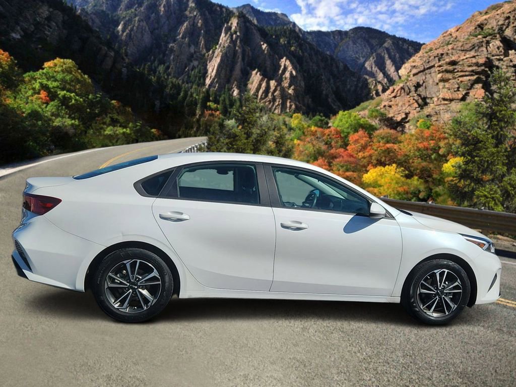 Used 2023 Kia Forte LXS image 2