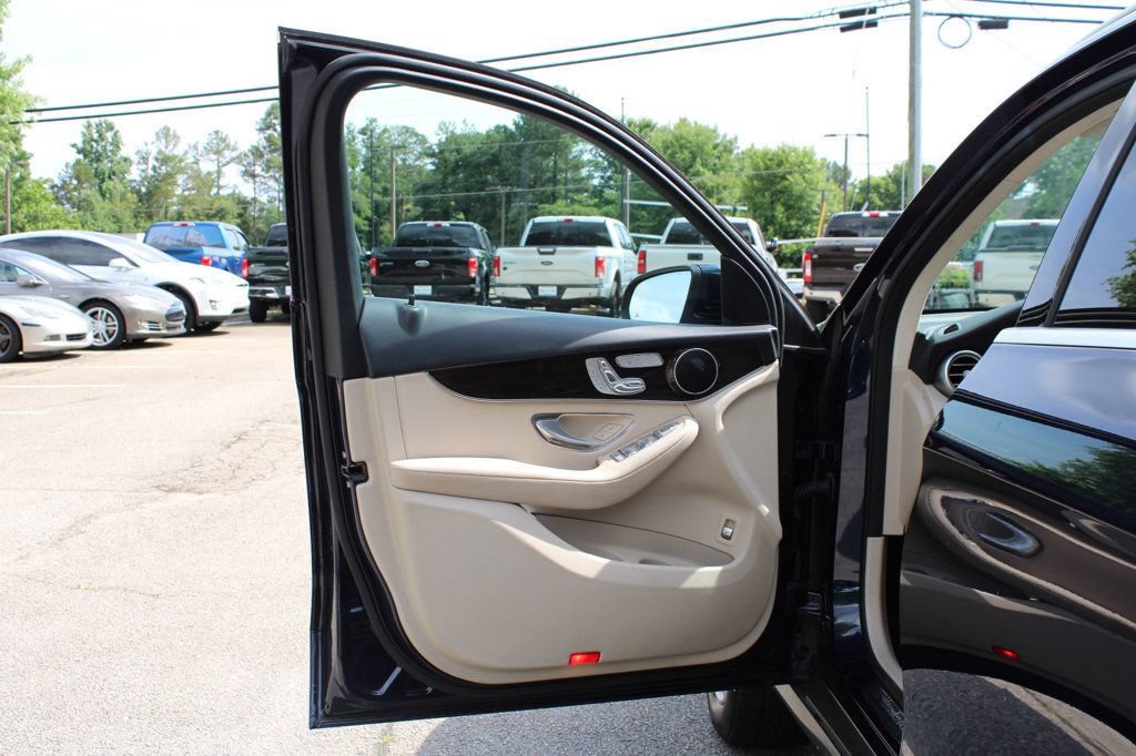 Used 2018 Mercedes-Benz GLC 300 4MATIC image 13