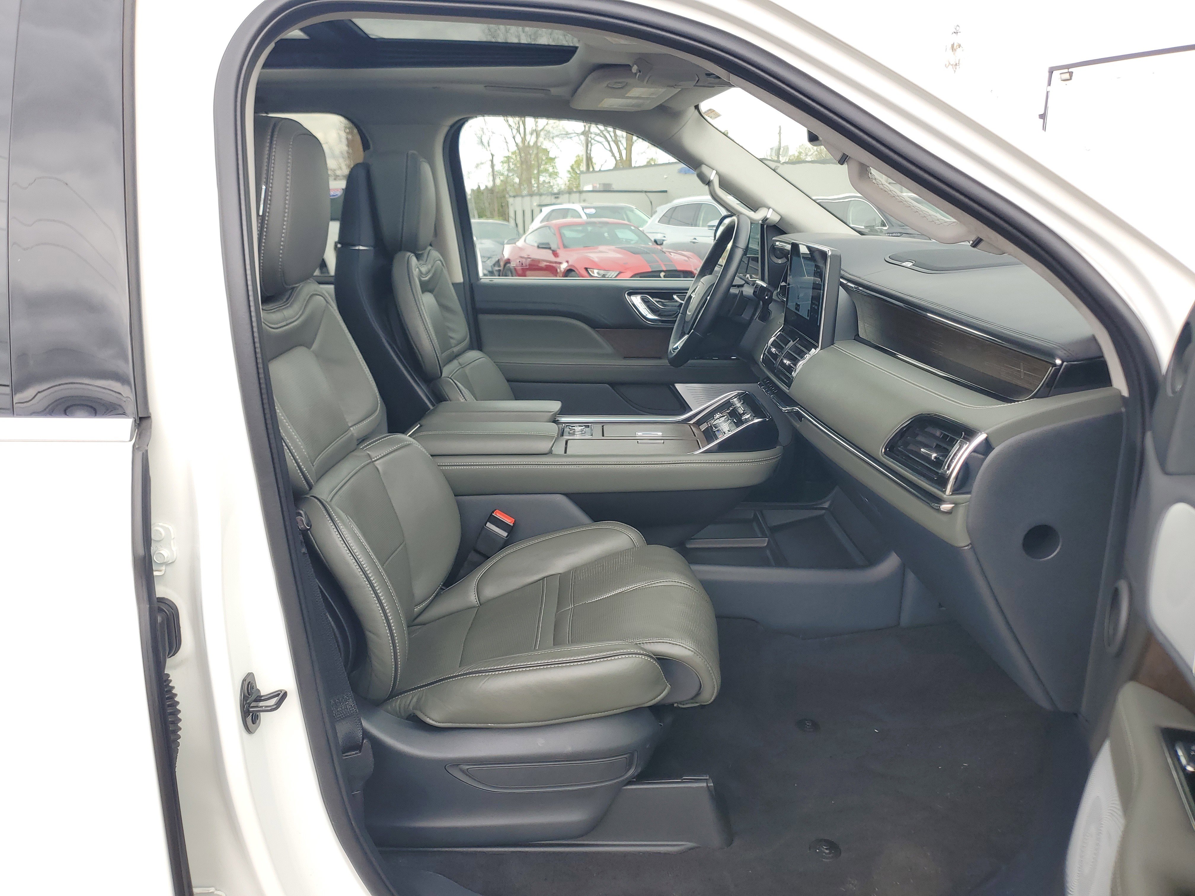 Certified 2024 Lincoln Navigator Black Label AWD/4WD image 9