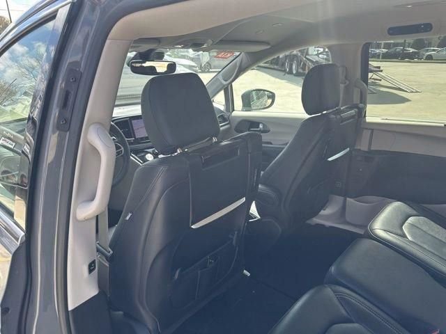 Used 2022 Chrysler Pacifica Touring-L w/ Uconnect Theater Family Group image 35