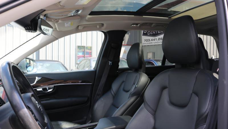 Used 2018 Volvo XC90 T5 Momentum w/ Convenience Package FWD image 8