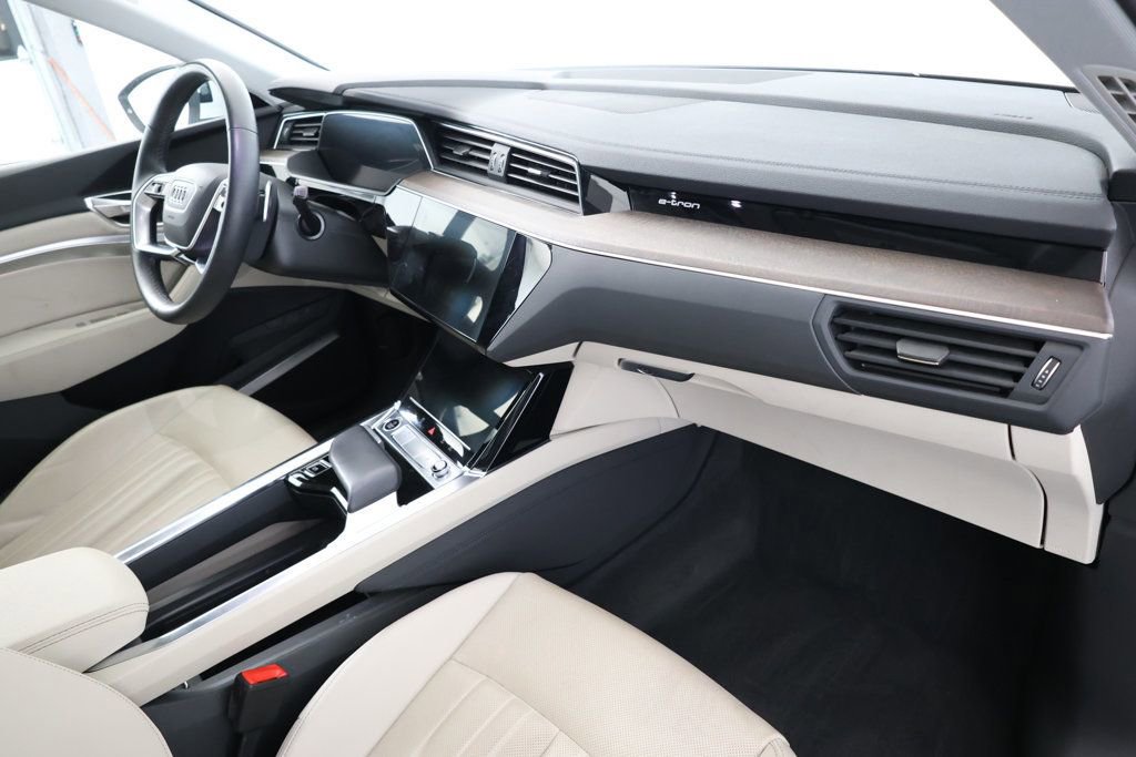Used 2024 Audi Q8 e-tron Premium Plus w/ Premium Plus Package image 27