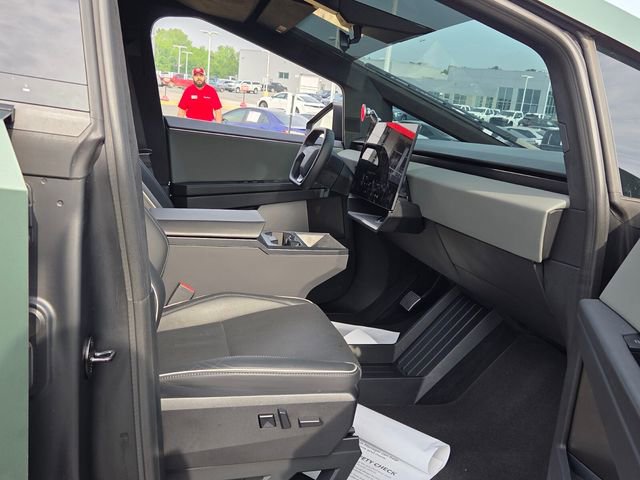 Used 2025 Tesla Cybertruck AWD Crew Cab image 15