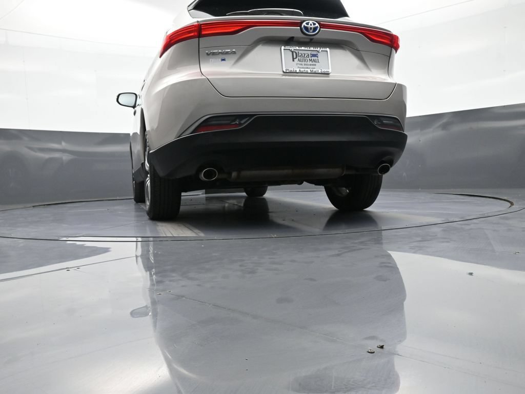 Certified 2024 Toyota Venza LE AWD/4WD image 30