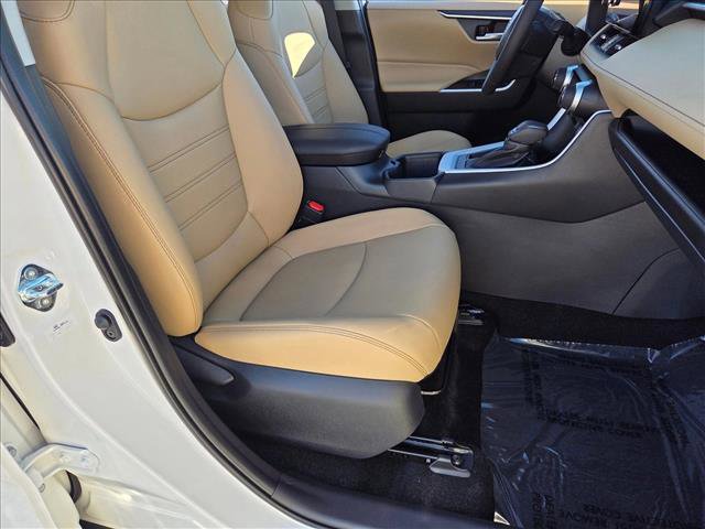 Used 2025 Toyota RAV4 XLE Premium image 20