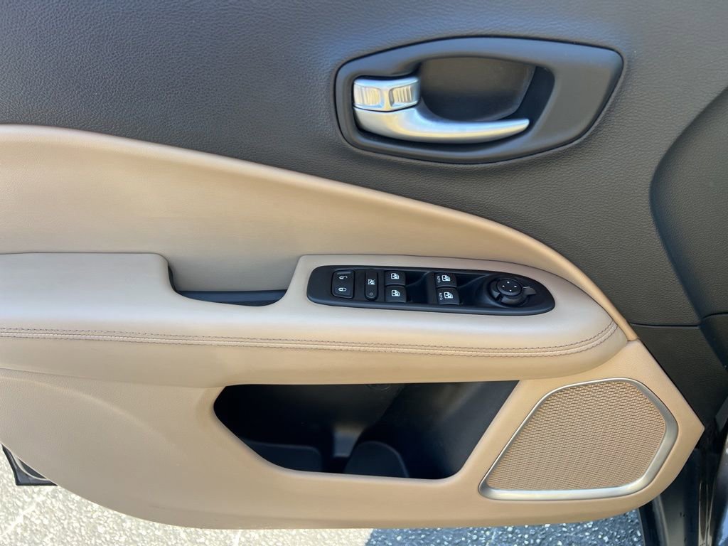 Used 2017 Jeep Compass Sport w/ Tech Group image 18