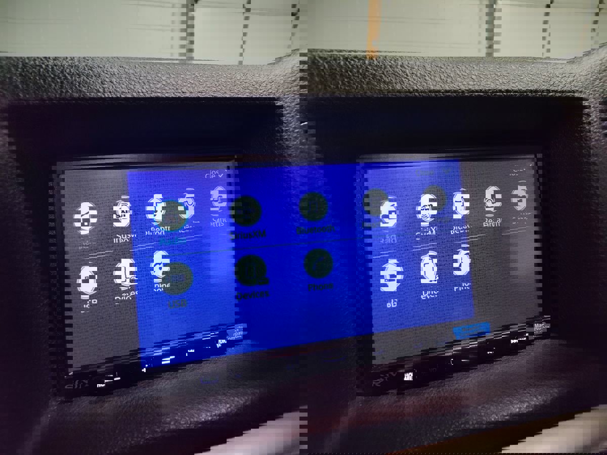 Used 2004 Chevrolet SSR w/ Preferred Equipment Group image 37