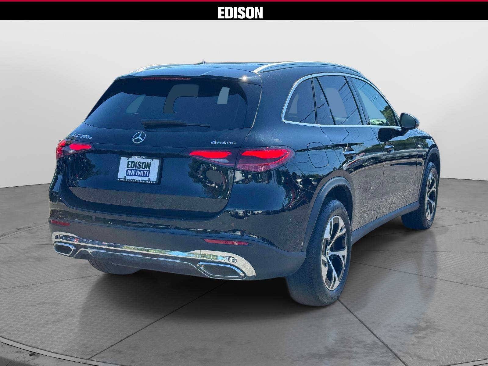 Used 2025 Mercedes-Benz GLC 350e 4MATIC image 3