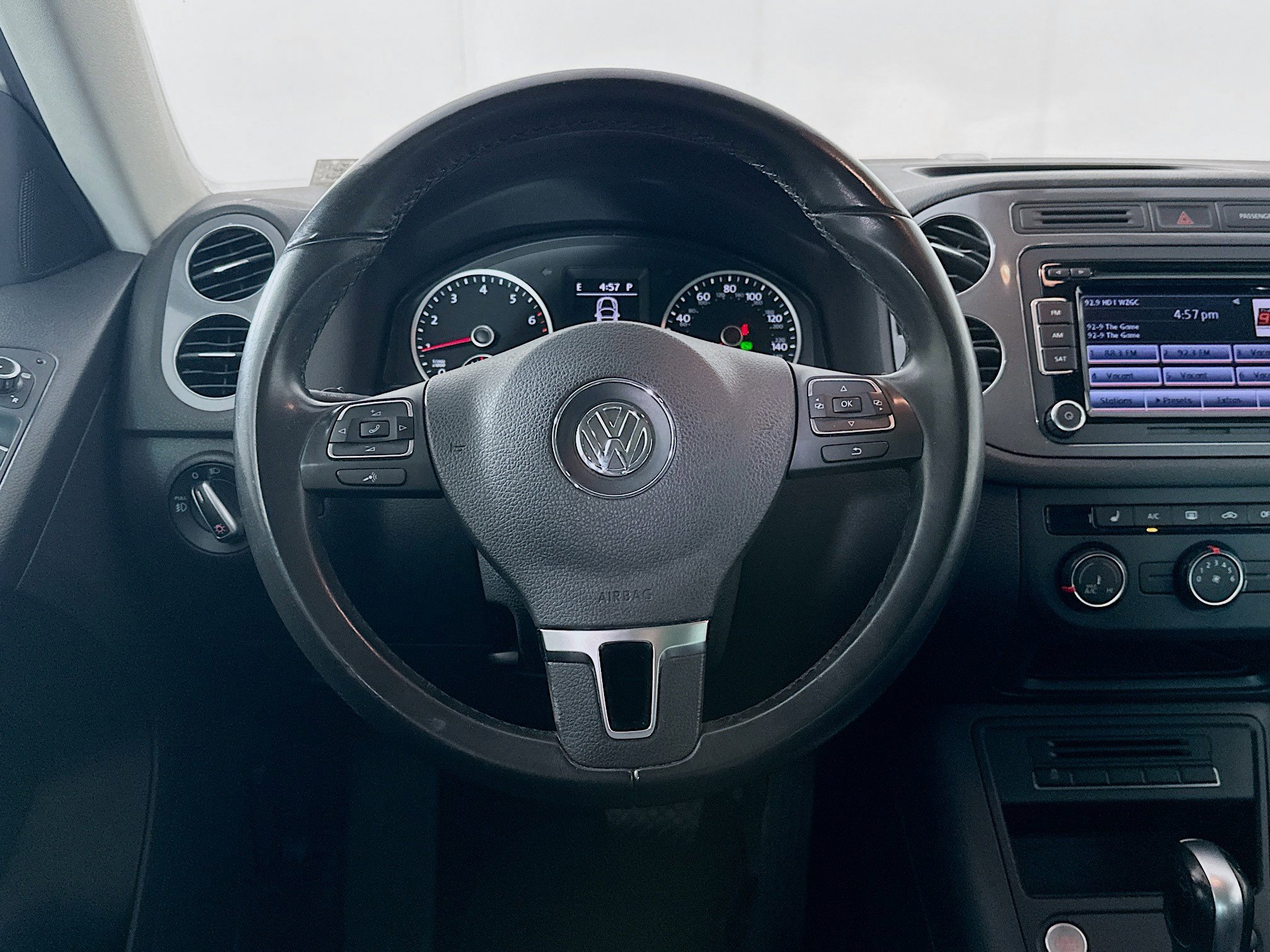 Used 2015 Volkswagen Tiguan SE FWD image 17