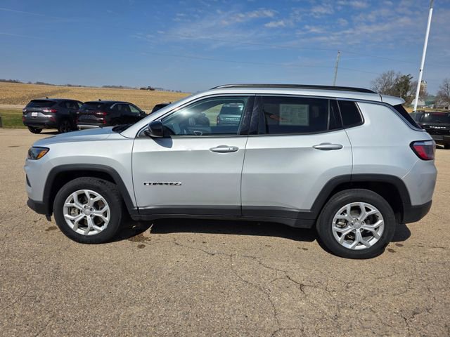 Used 2024 Jeep Compass Latitude image 24