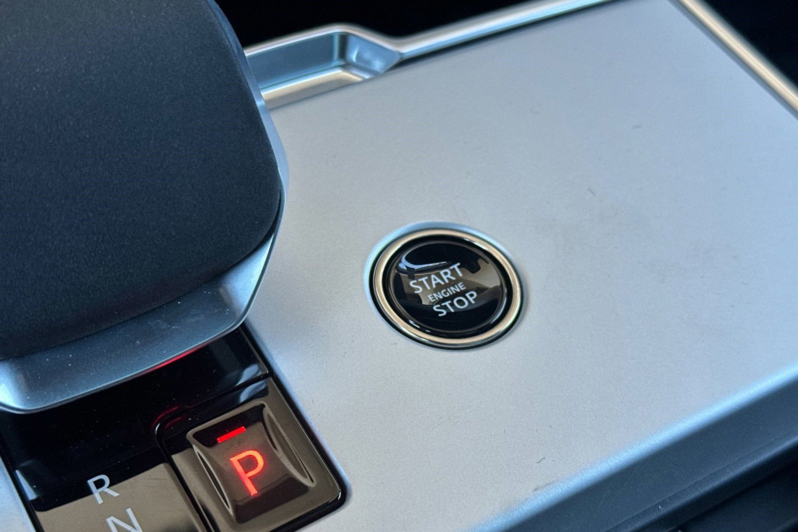 New 2026 Land Rover Range Rover Long Wheelbase SE image 26