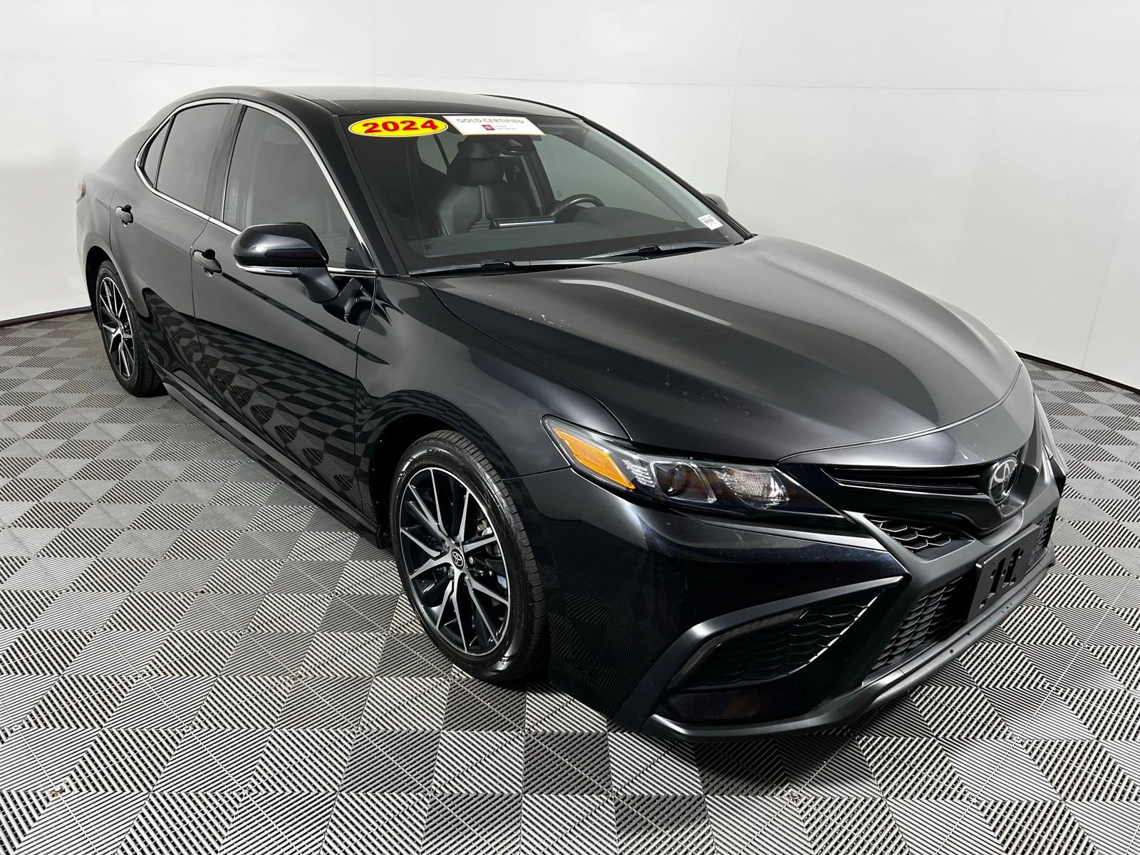 Certified 2024 Toyota Camry SE FWD image 3