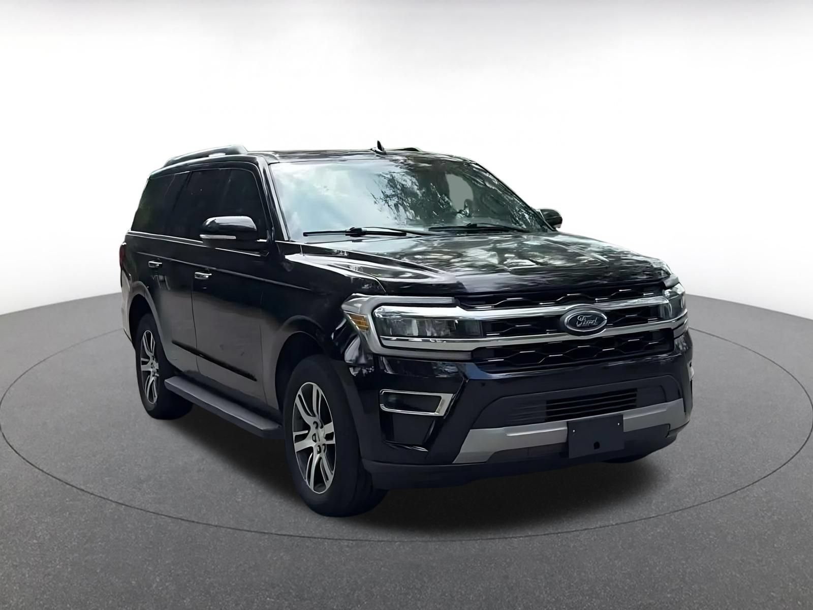 Used 2024 Ford Expedition Limited AWD/4WD image 3