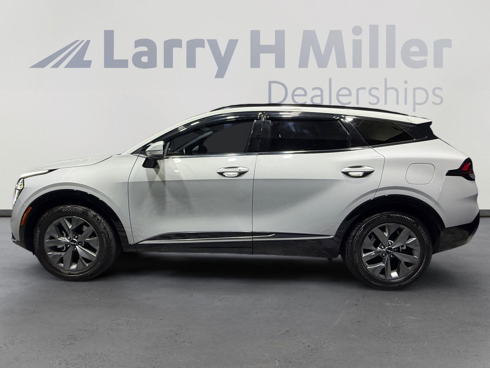 Used 2023 Kia Sportage SX FWD image 2