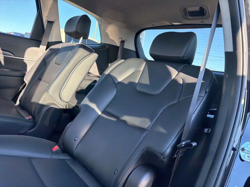 Used 2025 Kia Telluride S image 12
