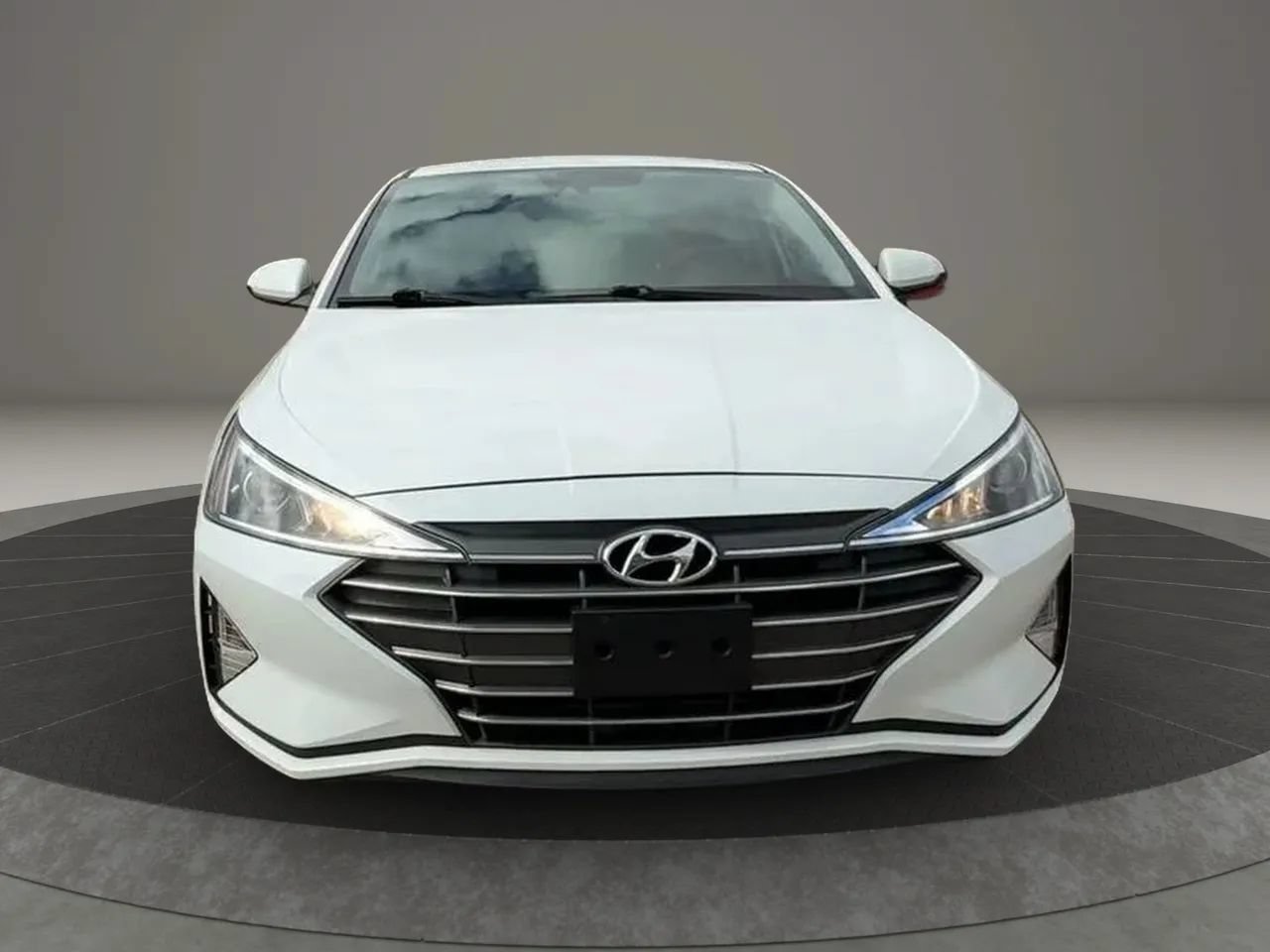 Used 2020 Hyundai Elantra SE w/ Cargo Package (C1) FWD image 2