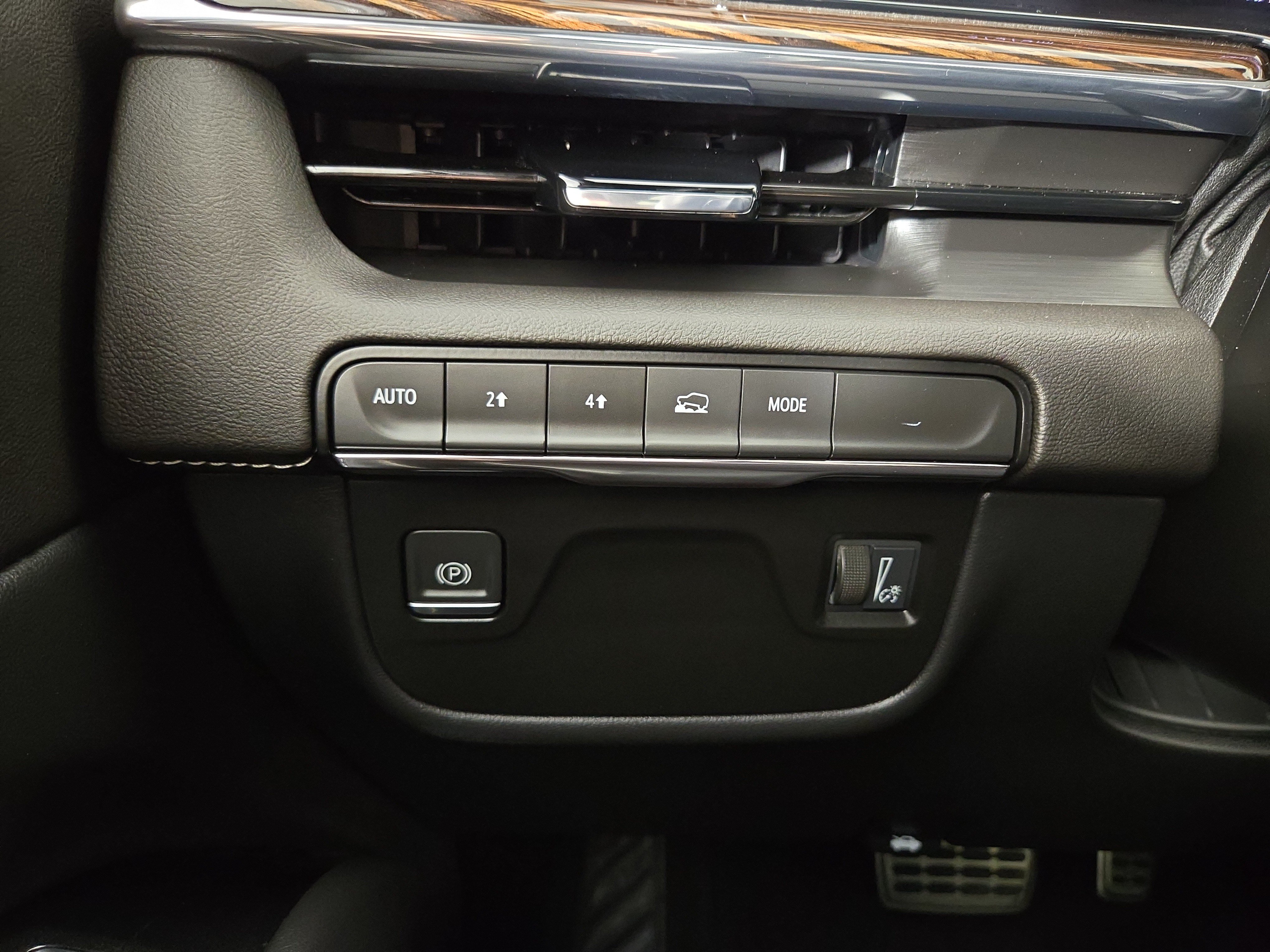 Used 2023 Cadillac Escalade ESV Premium Luxury w/ LPO, Floor Liner Package AWD/4WD image 31