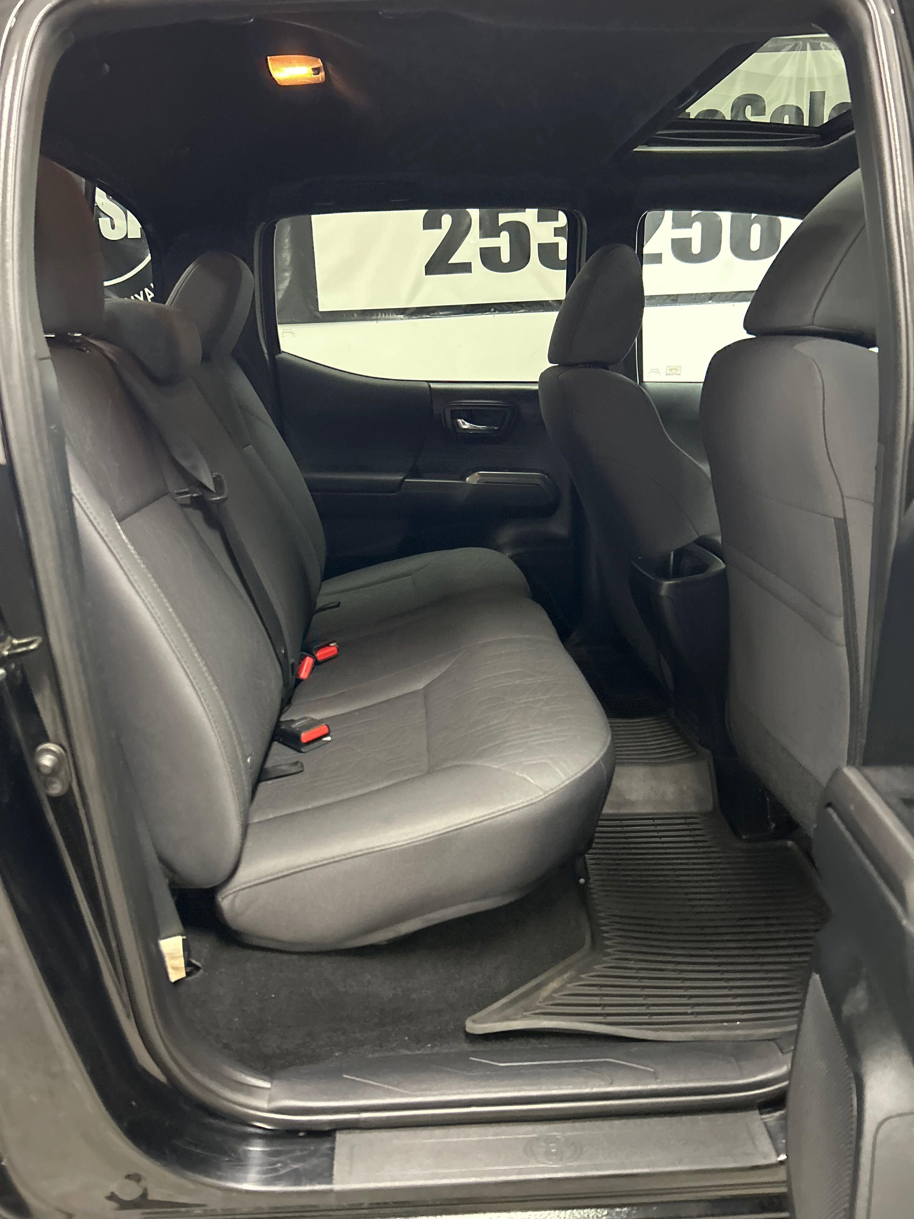 Used 2017 Toyota Tacoma TRD Off-Road w/ Premium & Technology Package AWD/4WD image 12