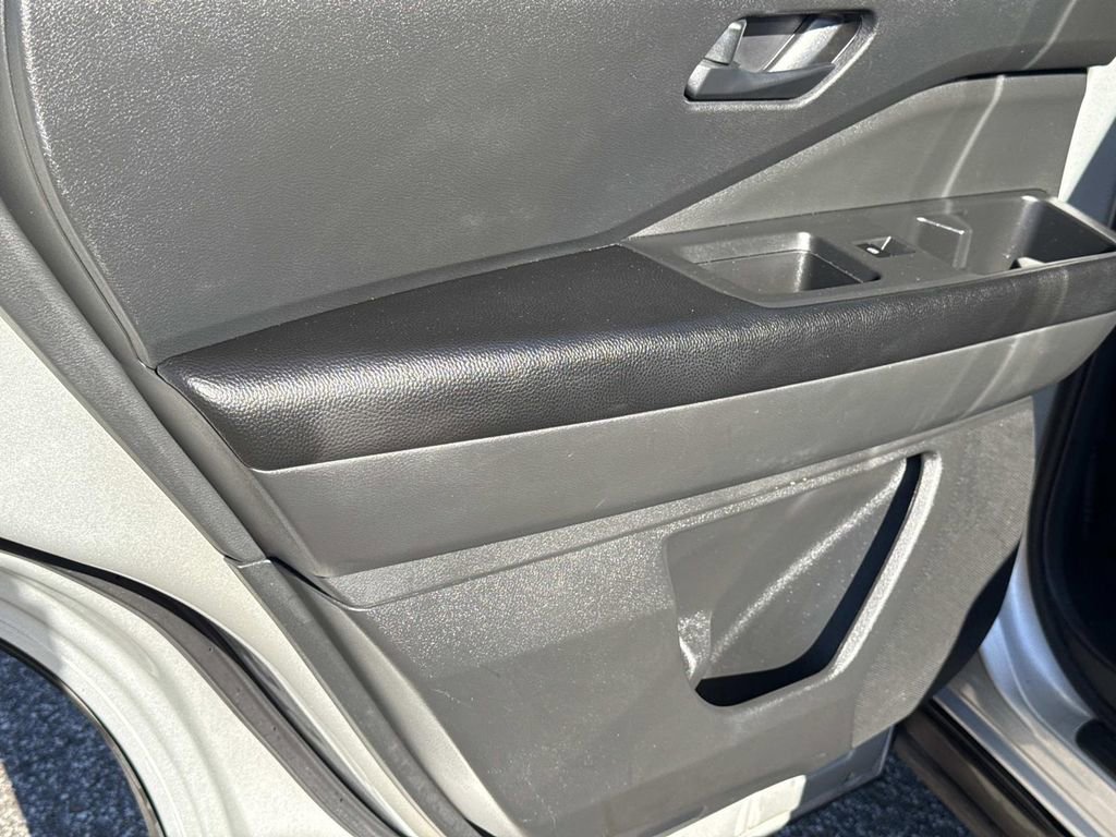 Certified 2024 Nissan Pathfinder SV image 12