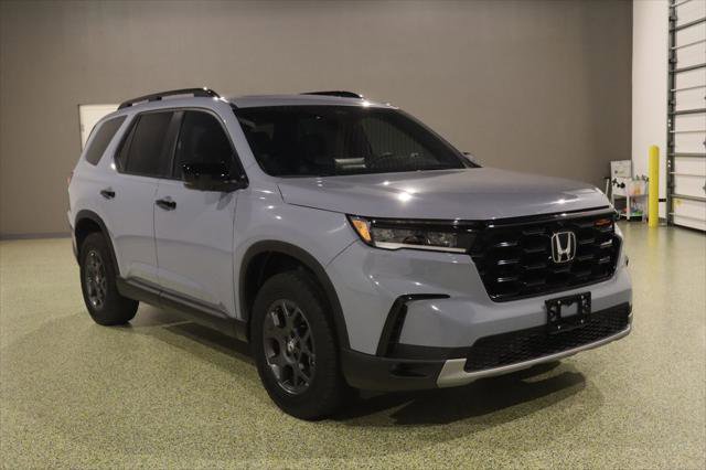 Used 2025 Honda Pilot TrailSport image 1