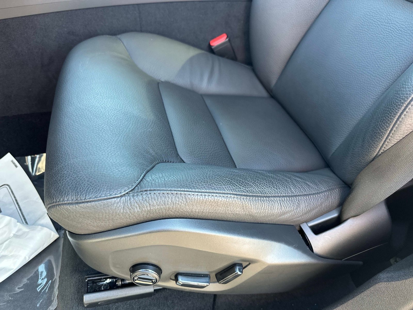 Certified 2025 Volvo XC60 B5 Plus image 17