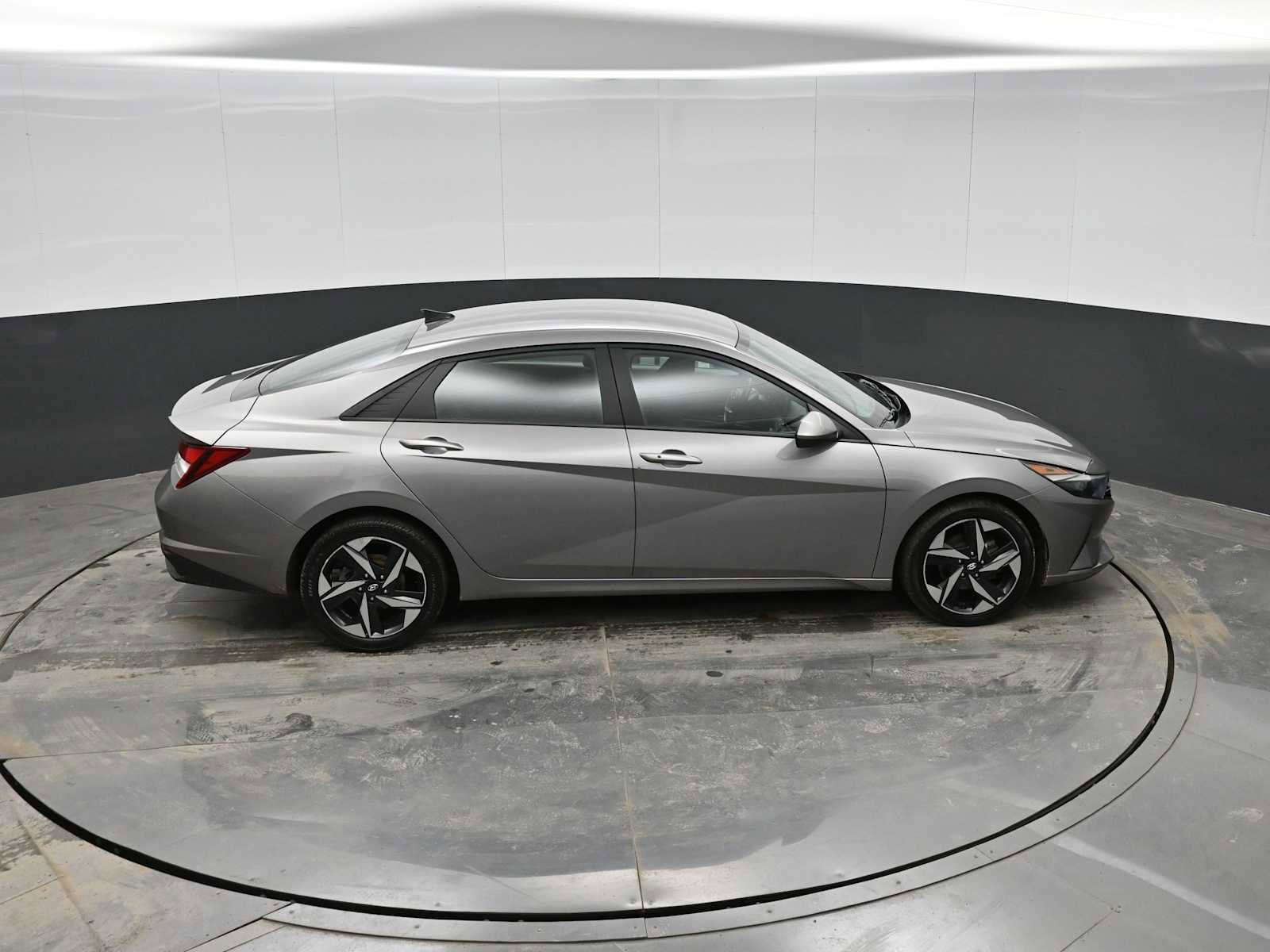 Used 2023 Hyundai Elantra SEL w/ Convenience Package image 29