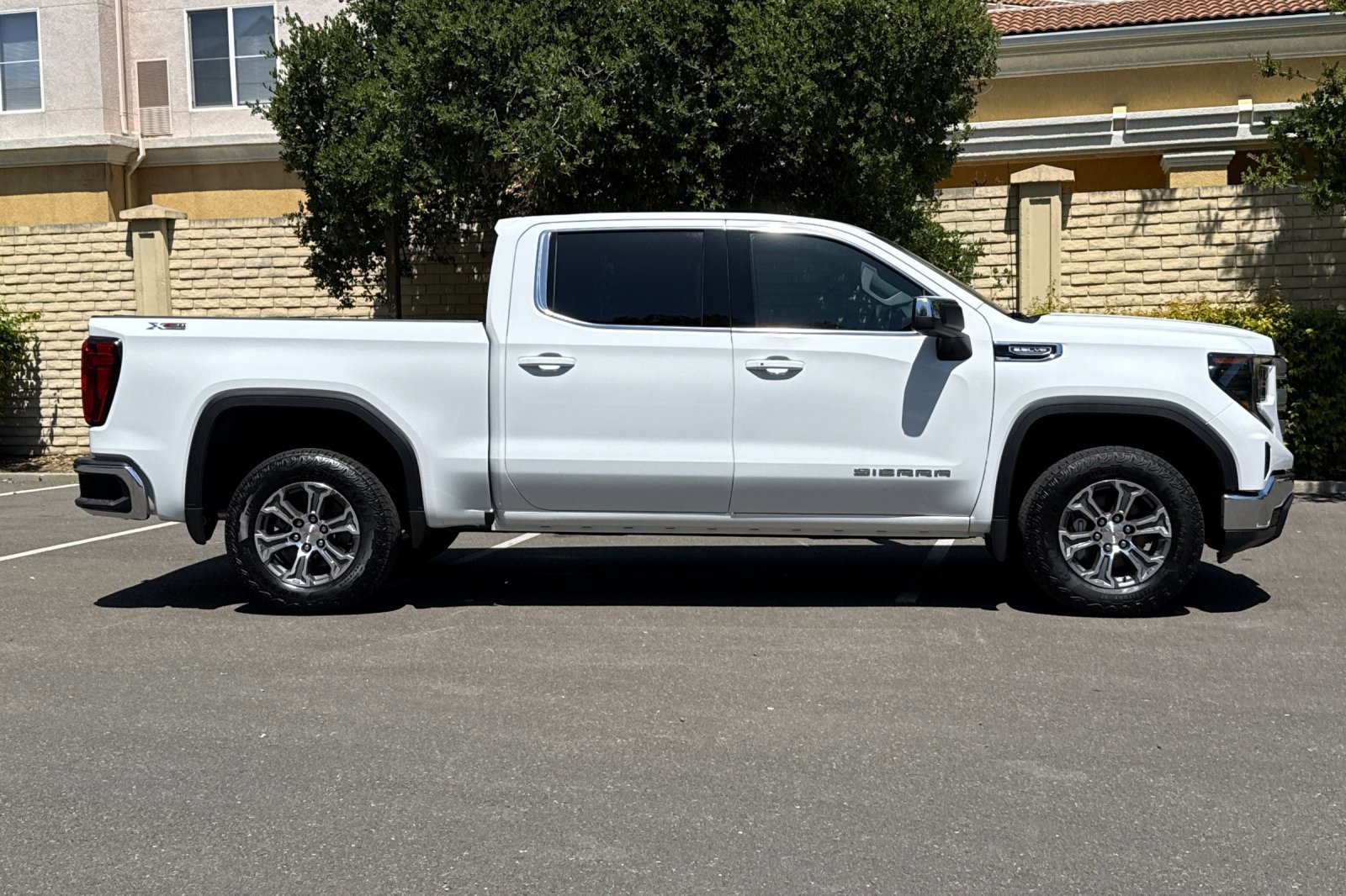 New 2026 GMC Sierra 1500 SLE AWD/4WD image 3