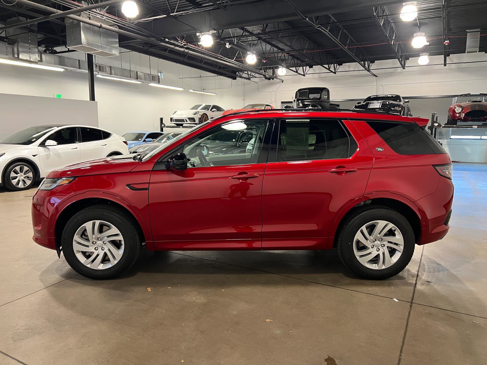 Used 2025 Land Rover Discovery Sport S image 6