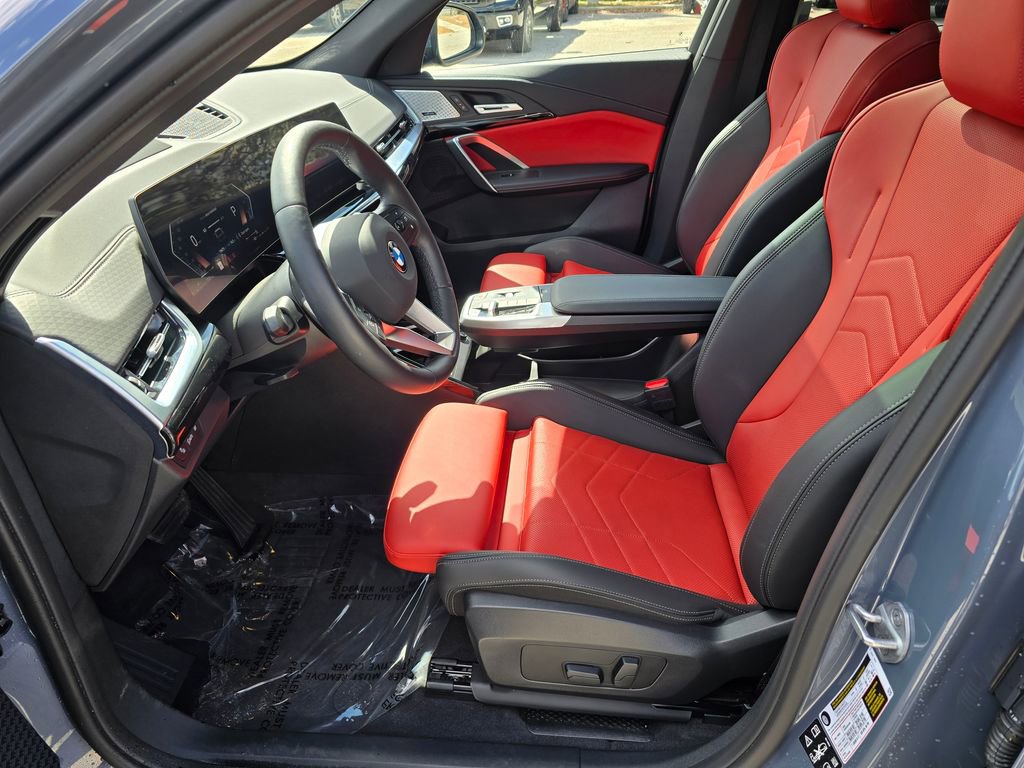 Used 2025 BMW X2 xDrive28i w/ Premium Package image 17