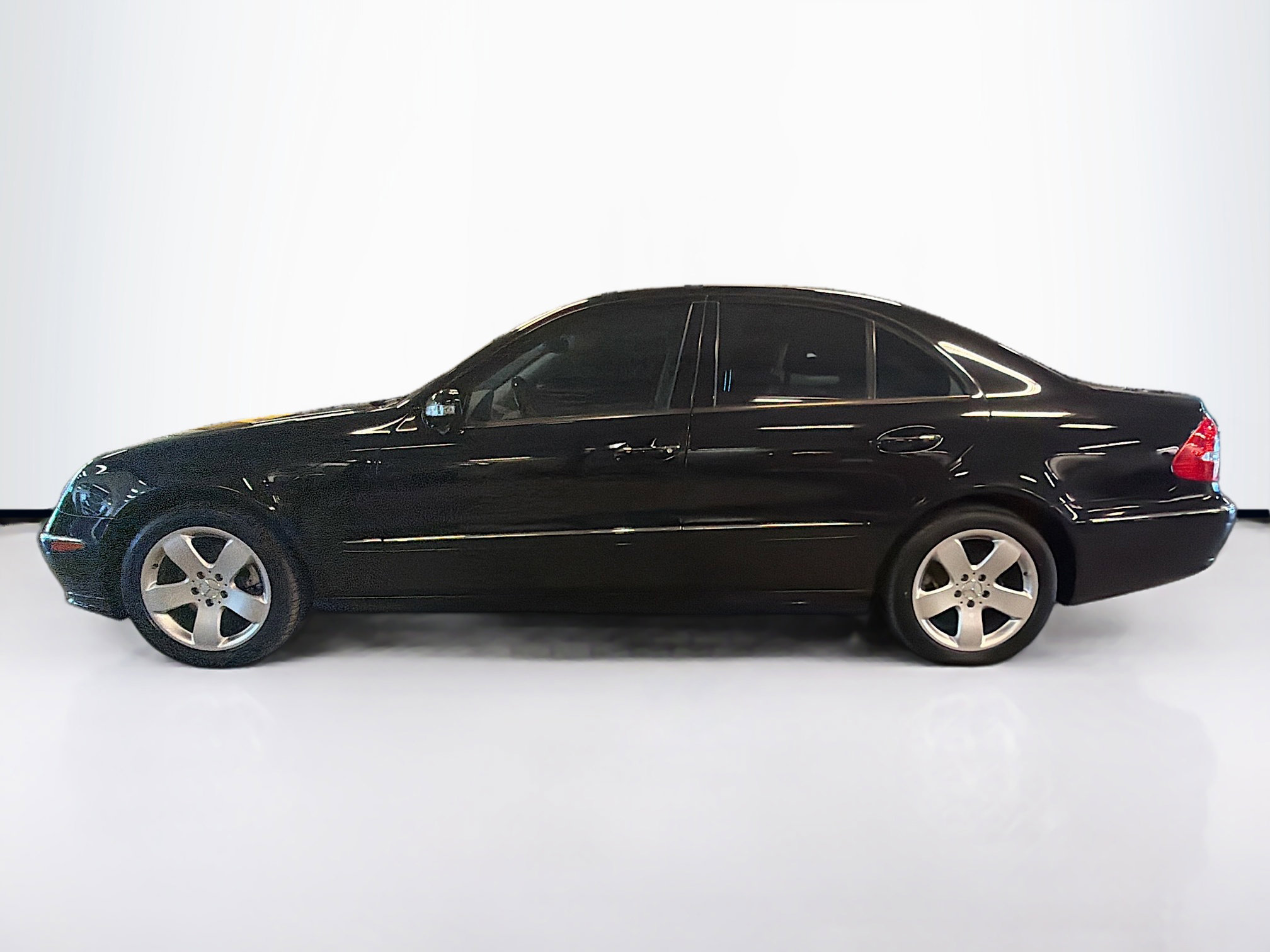Used 2006 Mercedes-Benz E 350 4MATIC Sedan image 4
