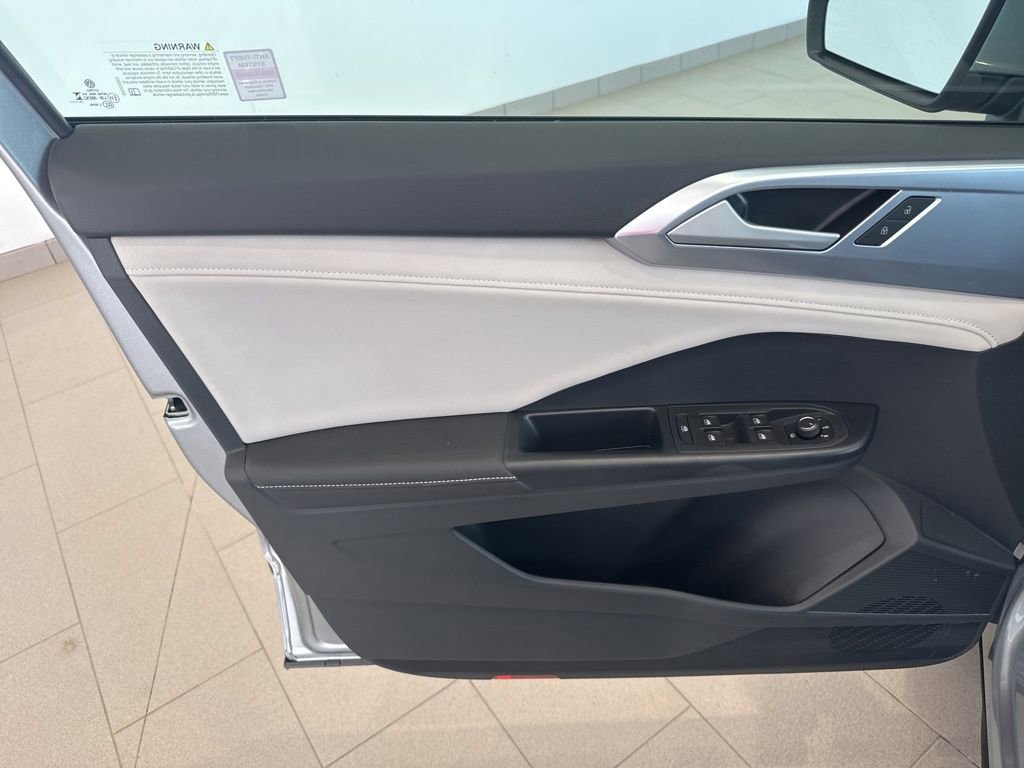 New 2025 Volkswagen Taos SE image 10