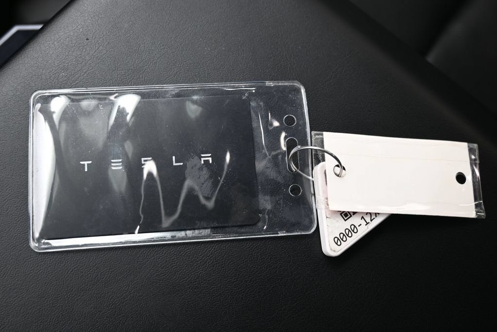 Used 2024 Tesla Cybertruck AWD Crew Cab image 34